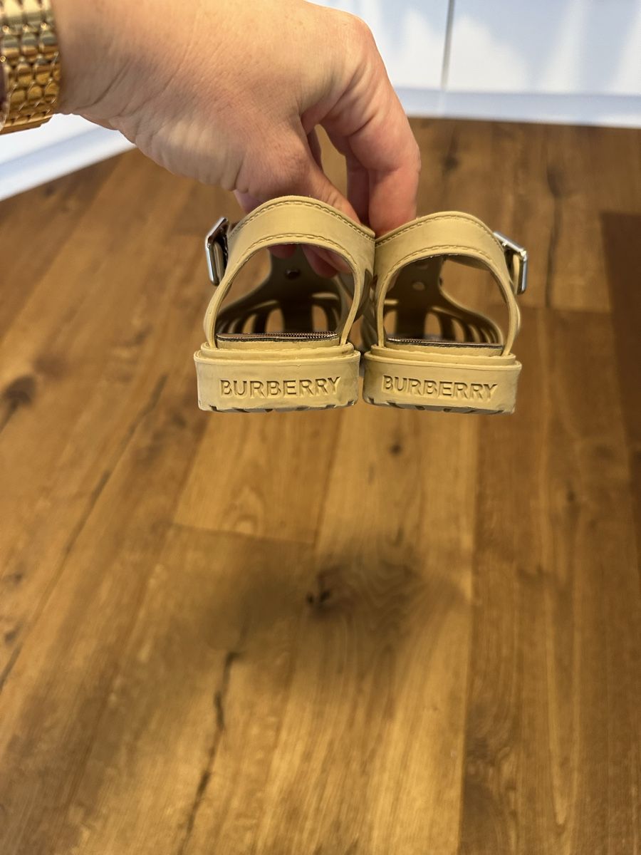 Burberry Scarpe per ragazzi: Burberry , rubber sandals . Size 27 – Usato da Küssnacht am Rigi venduto da hor_dpb7 3