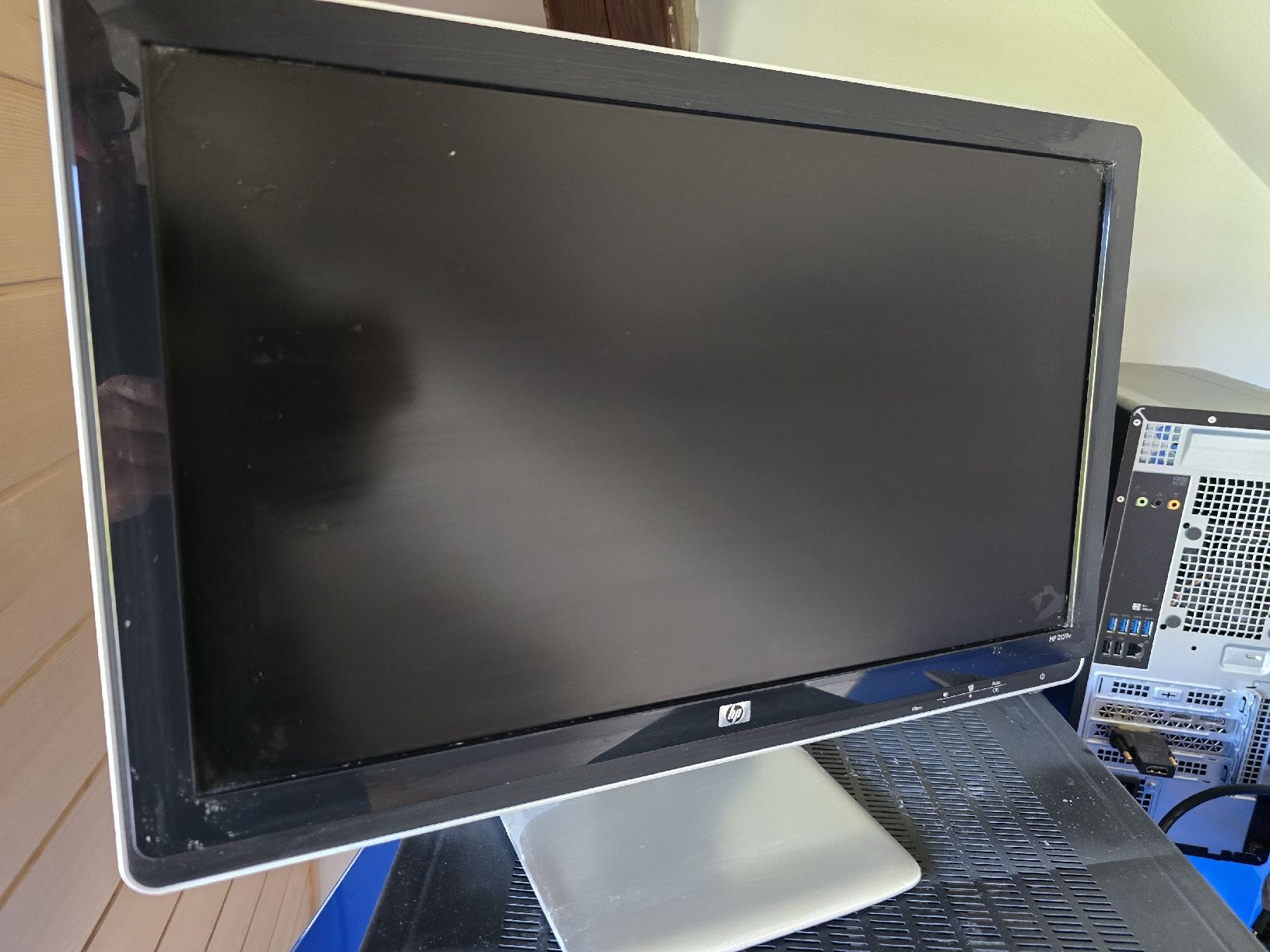 Hewlett Packard Monitore: 2 PC Monitore gebraucht. Einer mit Kratzern – Gebraucht aus St. Ursen von fitmacher1