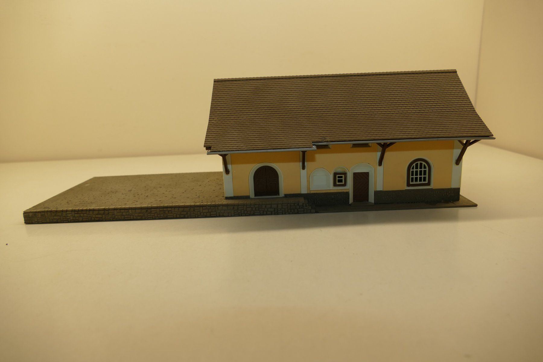 Modellini di ferrovie: Pola H0: Bahnhof Susch – Usato da Niederhasli venduto da rail-duerst