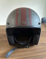 Motorradhelm mit Pin-Up Motiv und Streifen Grösse M