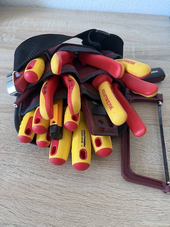 Alle Werkzeuge: Elektriker Handwerkzeug – Gebraucht aus Huttwil von Userabcde 1