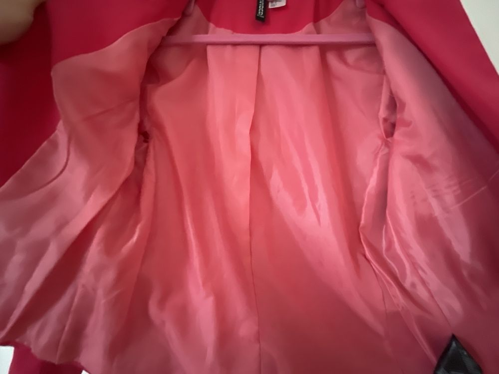 H&M Giacche: New Red blazer H&M – Nuovo e nell'imballaggio originale da Liebefeld venduto da PreLovedGems 3
