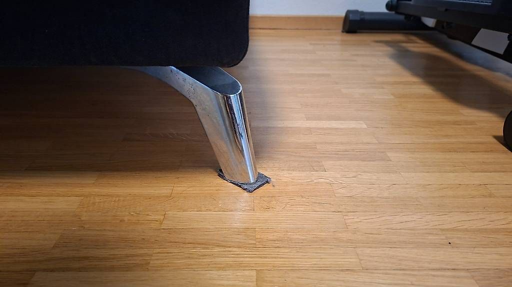 Divani: Gratis Sofa zur Abholung – Usato da Zürich venduto da chr_9q2r 2