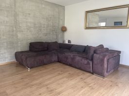Modernes Ecksofa in edlem Dunkelbraun/Aubergine