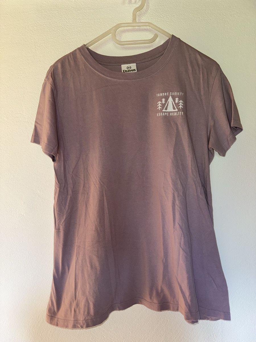 T-shirt: Dravus T-Shirt – Nuovo (secondo la descrizione) da Betschwanden venduto da _janinee_