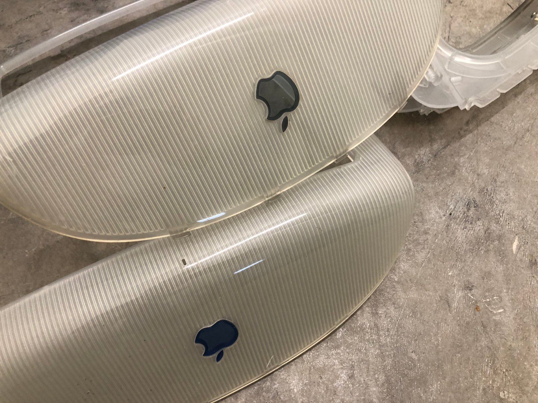 Apple Custodie: Gehäuse von iMac für Lampe oder ähnliches – Usato da Hinterkappelen venduto da atomschnee 5