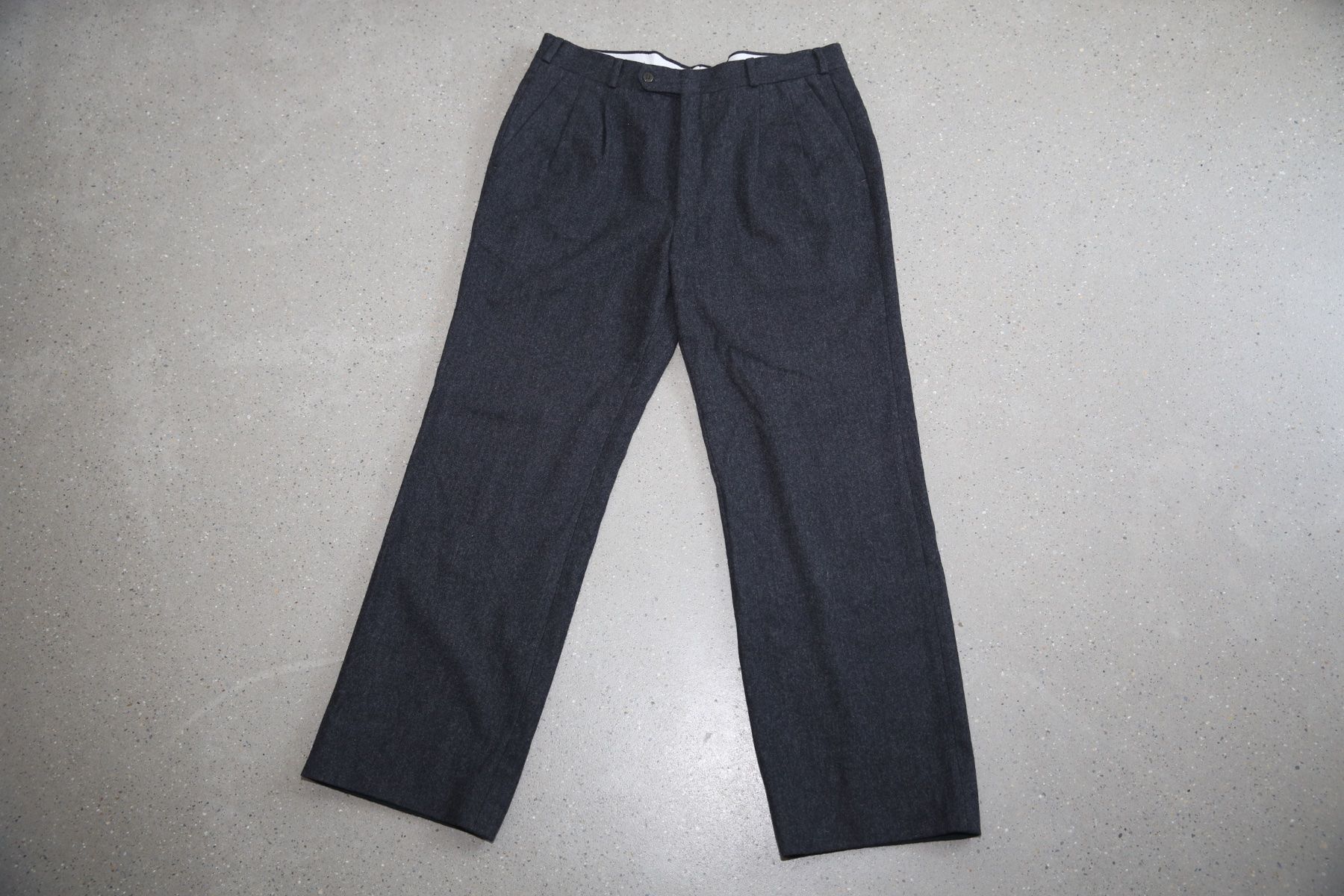 Pantaloni: Burberry wool pants – Usato da Zürich venduto da considermichael