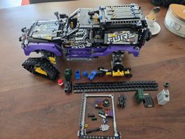 Verkaufe das grosse, lila LEGO Technic Extremgeländefahrzeug