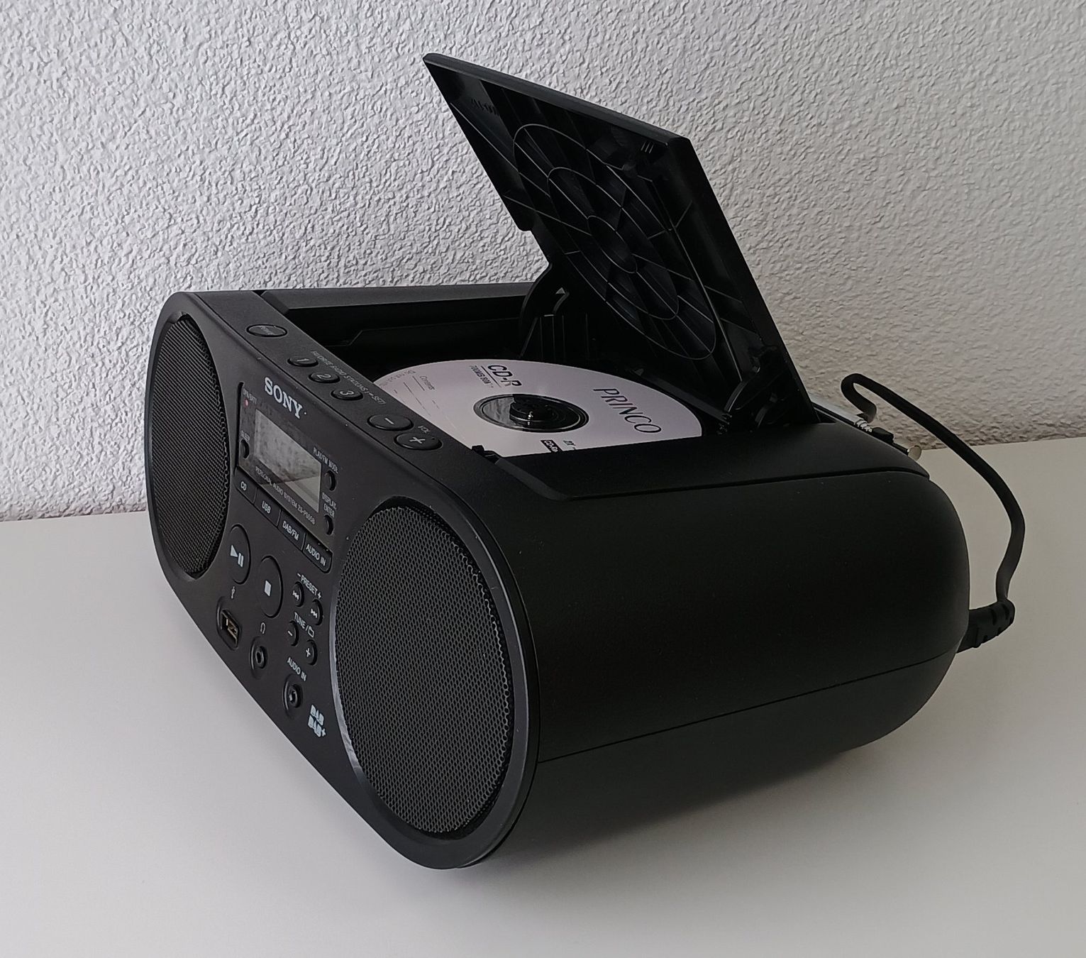 Sony Lettore multimediale & Streamer: SONY DAB+ & FM, CD/MP3, USB, Aux-in, kleiner "Ghettoblaster" – Usato da Dietikon venduto da esOctopus 2