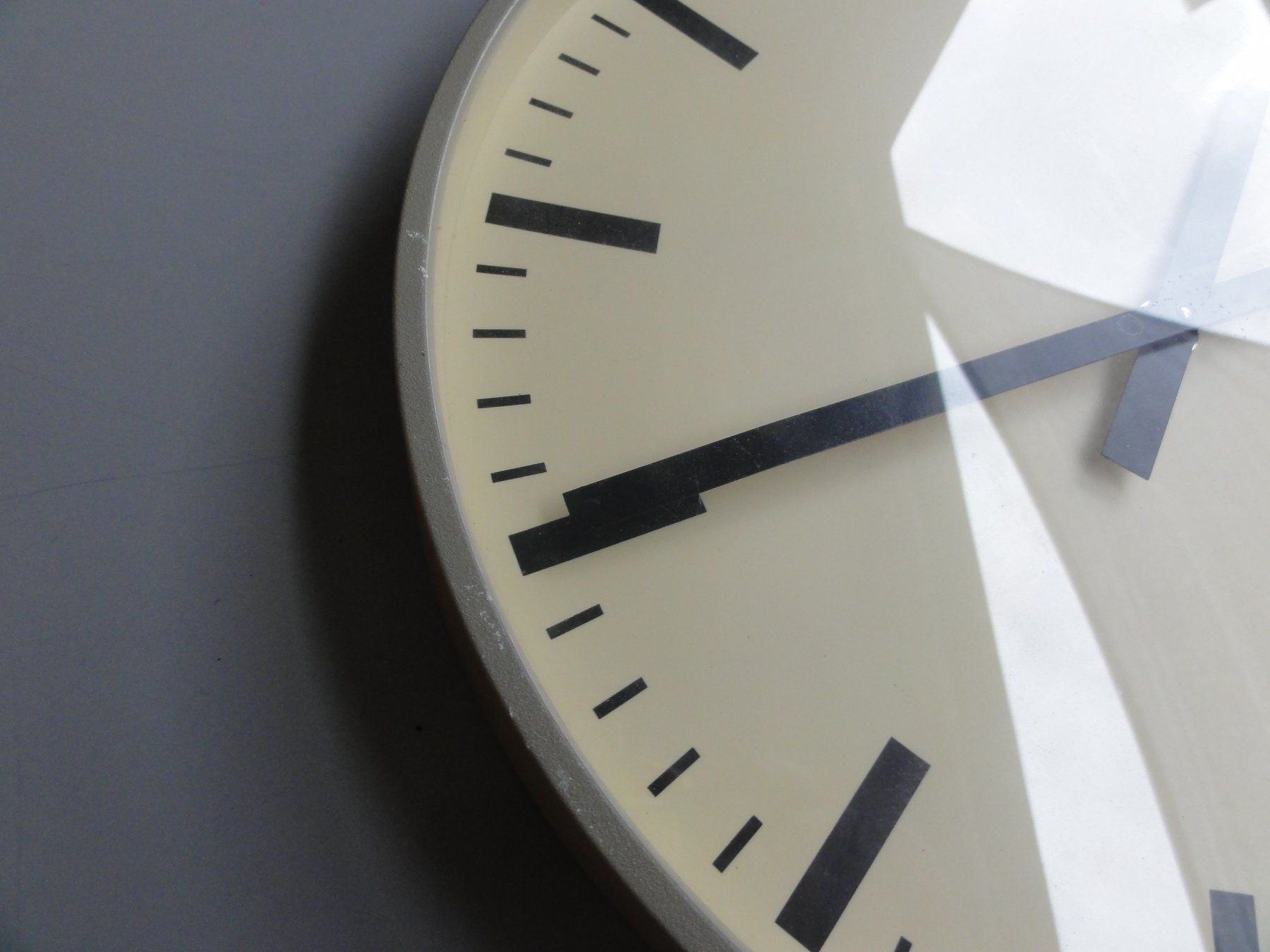Stand- & Wanduhren: Nebenuhr MOSER - BAER – Gebraucht aus Kriens von Scheiksbir 1