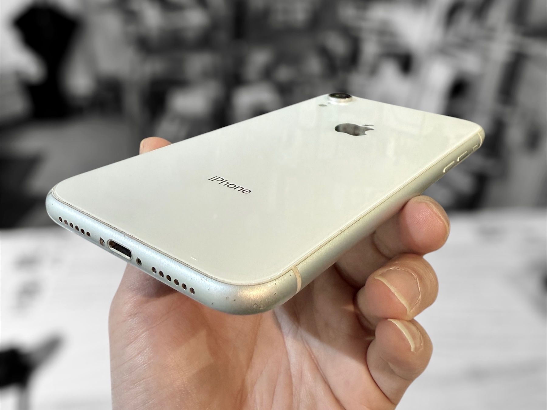 Apple Telefoni cellulari / Smartphones: Châssis complet iPhone XR d'occasion blanc – Usato da Morges venduto da DA-repa 4