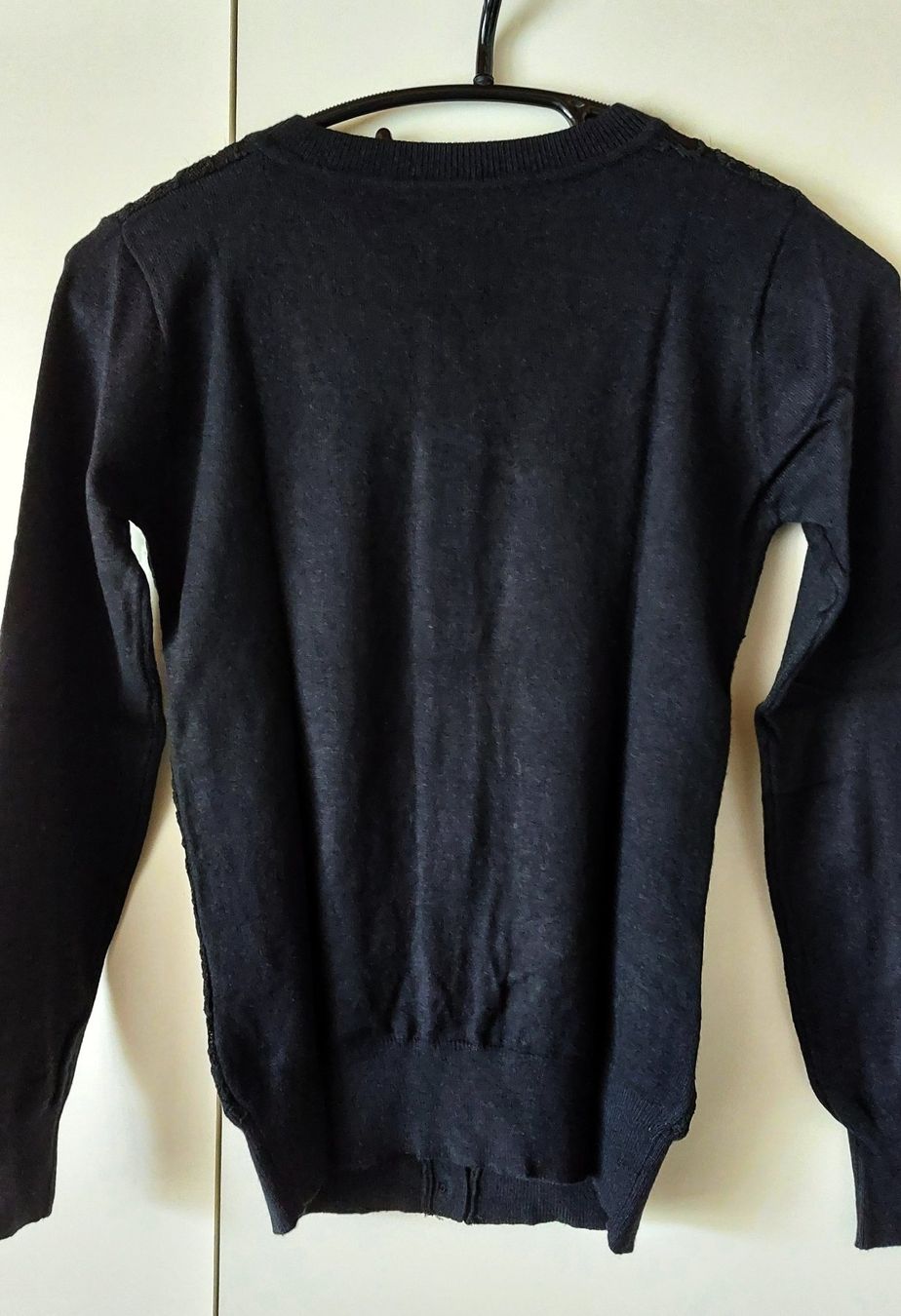 Giacche: Damen Strickjacke mit Spitze, selten getragen – Usato da Zollikofen venduto da Blackie 1