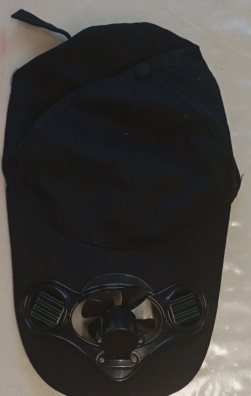 Copricapi, berretti & cappellini: Cap with integrated fan black used condition – Usato da Bern venduto da pav_8b6j