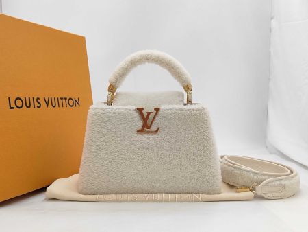 🤍 LOUIS VUITTON CAPUCINES BB SHEARLING – CRÈME / IVORY