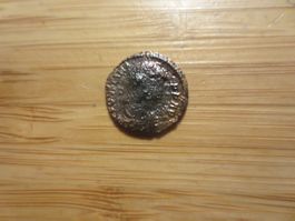 Uralte Bronzemünze   15 mm     1.44 g