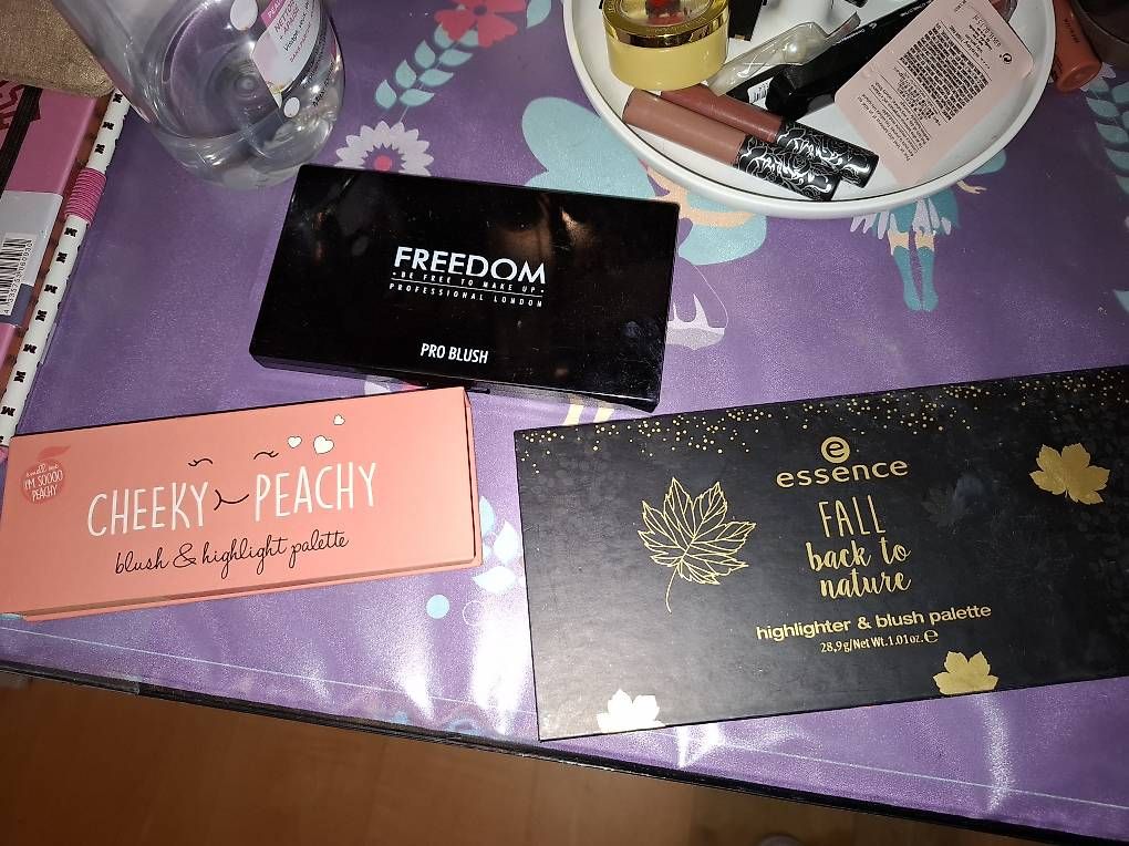 Make-up: Lotto blush e illuminanti – Usato da Hochdorf venduto da gal_w9hk 4