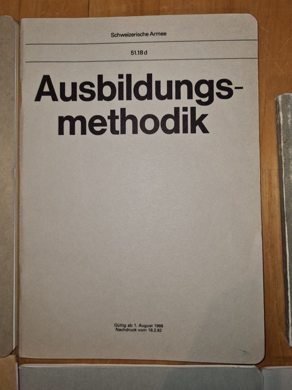 Libri: Schweizer Armee > Verschiedene Reglemente / Büchli im Set. – Usato da Obermumpf venduto da oiskypoisky 7