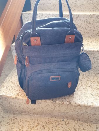 Sac à langer spacieux en très bon état 