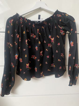 Schwarze Bluse mit Blumenmuster Gr. S