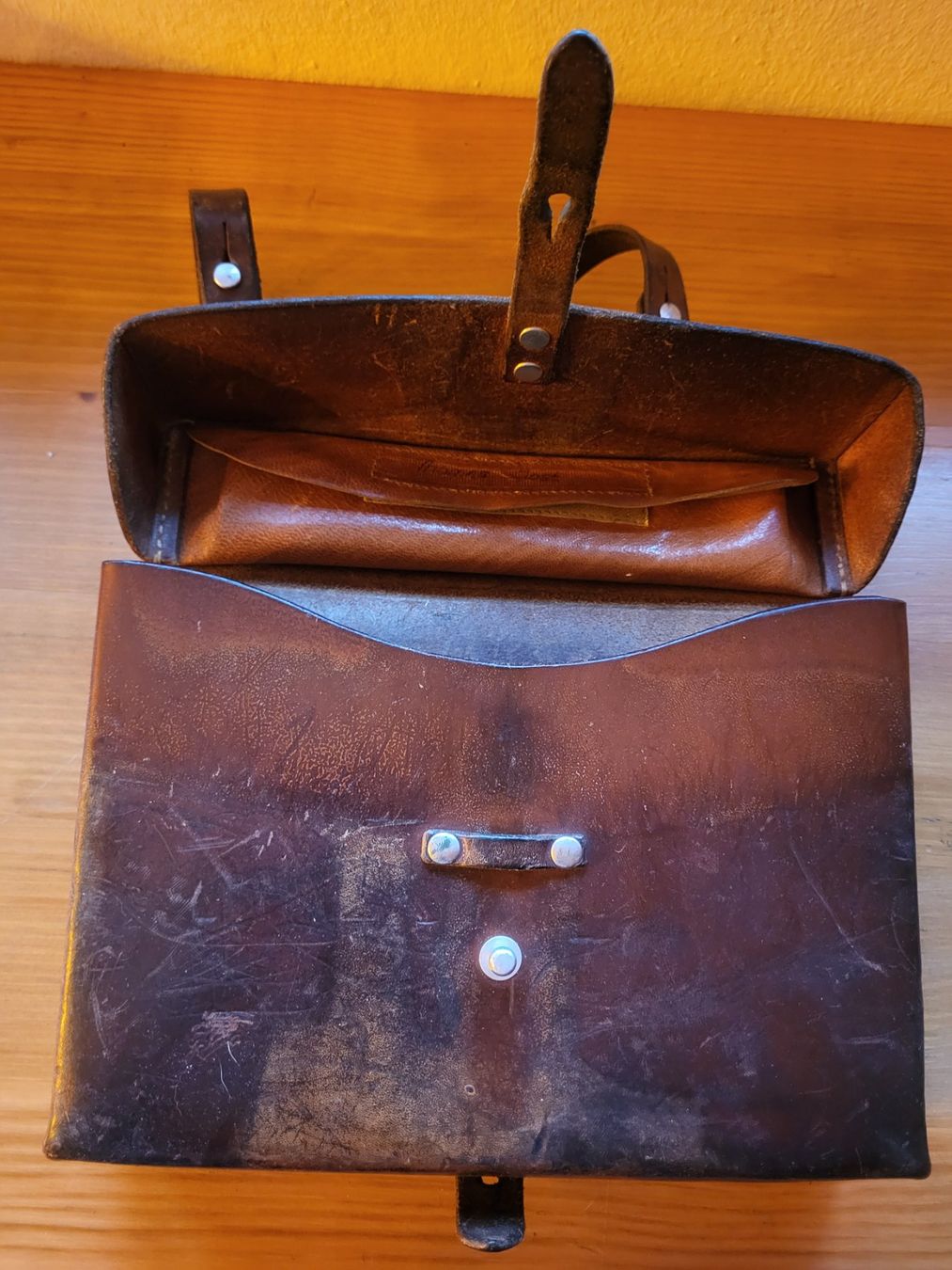 Schweizer Armee Borse: Schweizer Armee Ledertasche – Usato da Egliswil venduto da rom_gd6f