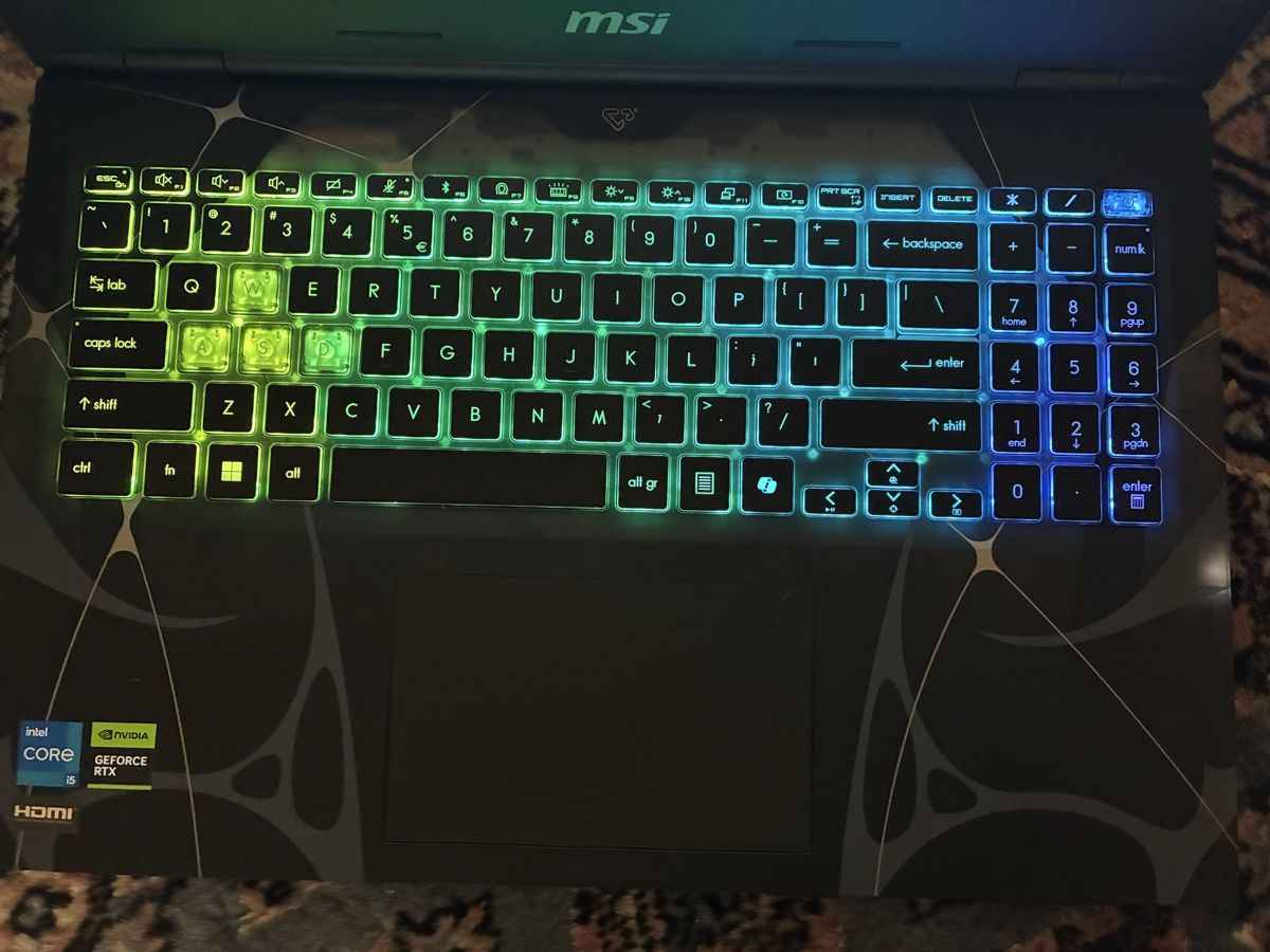 MSI Notebook: MSI Cyborg | RTX5060 | Gaming Laptop – Nuovo (secondo la descrizione) da Tann venduto da Flowerfield 2
