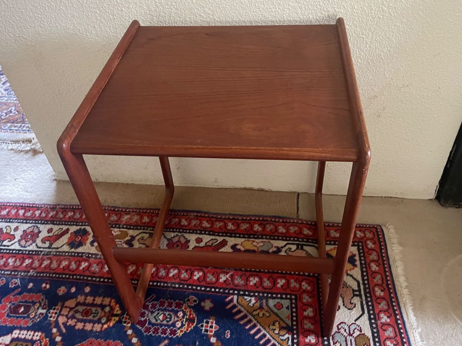 Tische: Teak Beistelltisch Danish Design – Gebraucht aus Volketswil von rubin74