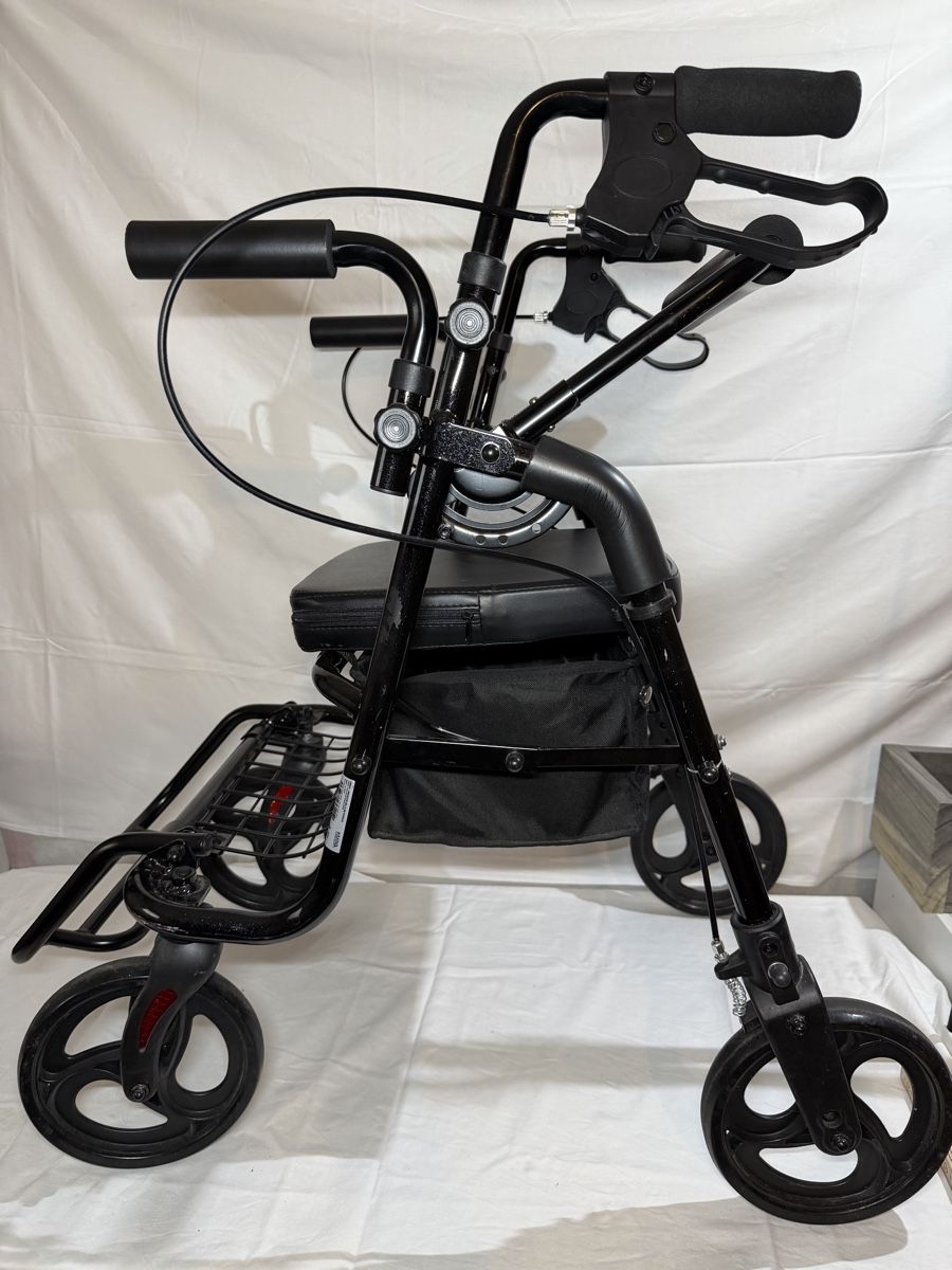 Sedie a rotelle: Rollstuhl+Rollator – Usato da Basel venduto da Hariva 2