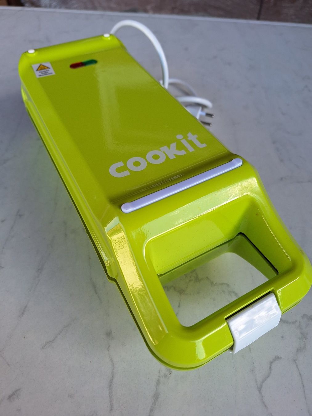 Küchengeräte: COOKIT WAFFELEISEN - HELLGRÜN  - THERMOSTAT – Gebraucht aus Huttwil von Kunterbuntli