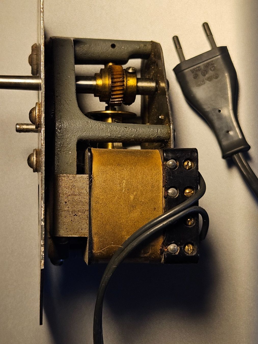 Tutte le macchine: Schneckengetriebe mit starker Untersetzung / 100-250V AC – Usato da Zürich venduto da Leimbi28 7