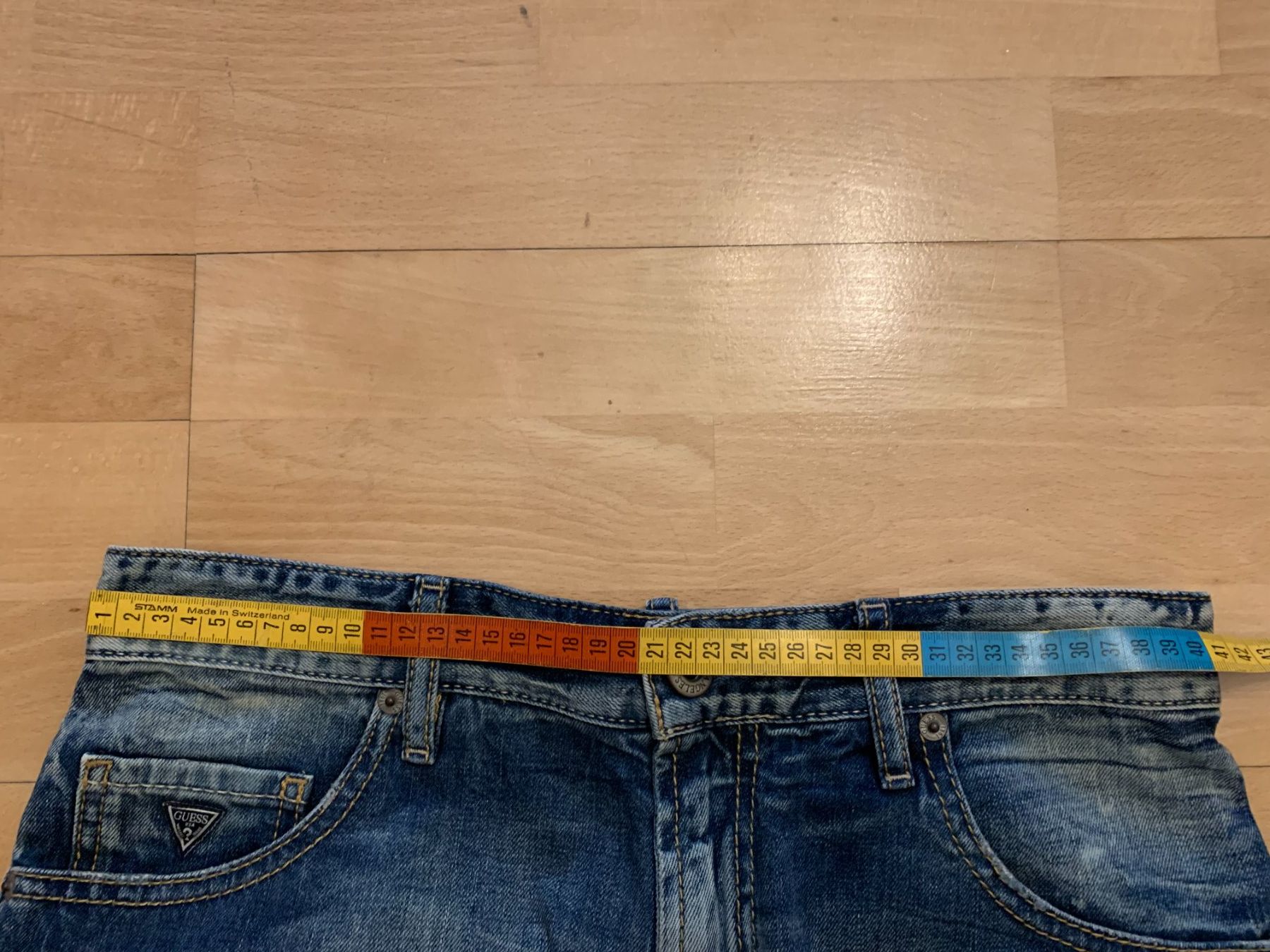 Guess Pantaloni: GUESS Jeans Shorts Gr. 29 – Usato da Worb venduto da farben20zauber 4