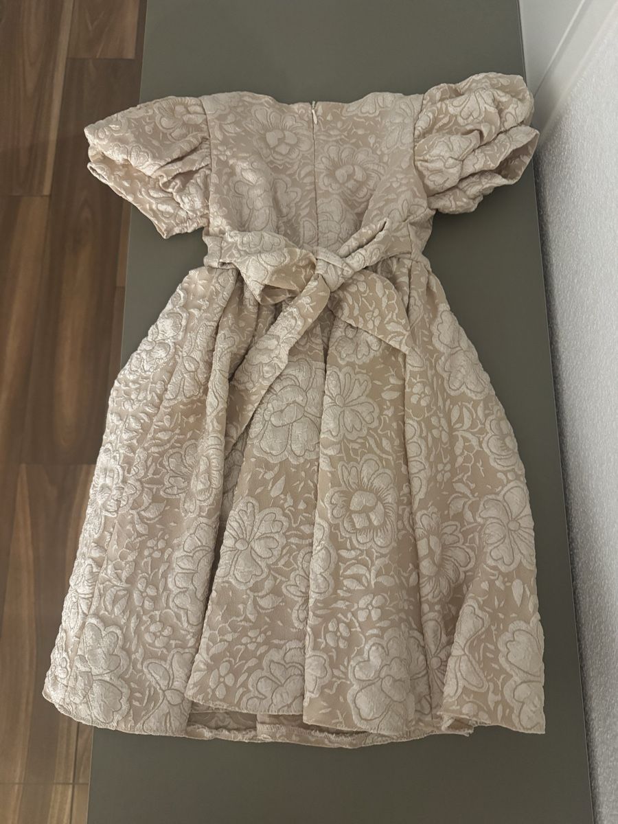 Vestiti & Gonne: Mädchenkleid beige mit Blumenmuster Grösse 110 – Nuovo (secondo la descrizione) da Winterthur venduto da red_9trx 1