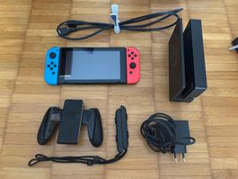 Nintendo Switch Konsole mit Zubehör guter Zustand