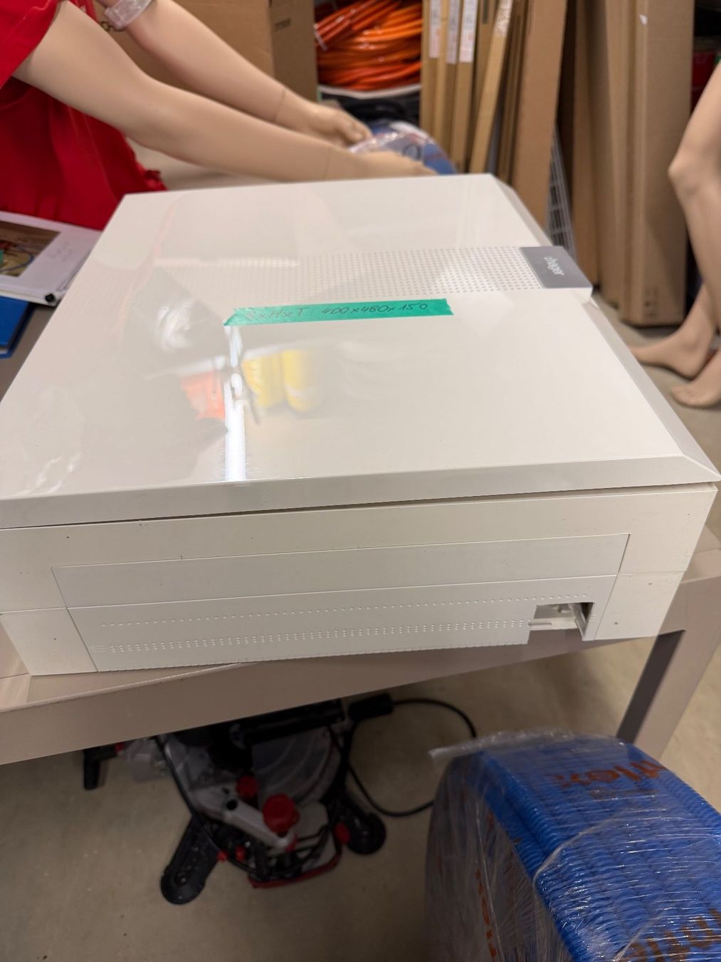 Hager Alimentation électrique: Elektroverteilung AP – D'occasion à Oberägeri par Zwackelzahn 1