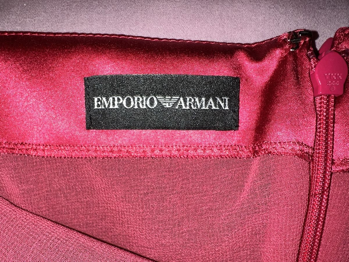 Armani Top: Top Armani – Nuovo (secondo la descrizione) da Le Mont-Pèlerin venduto da Saritsa73 2
