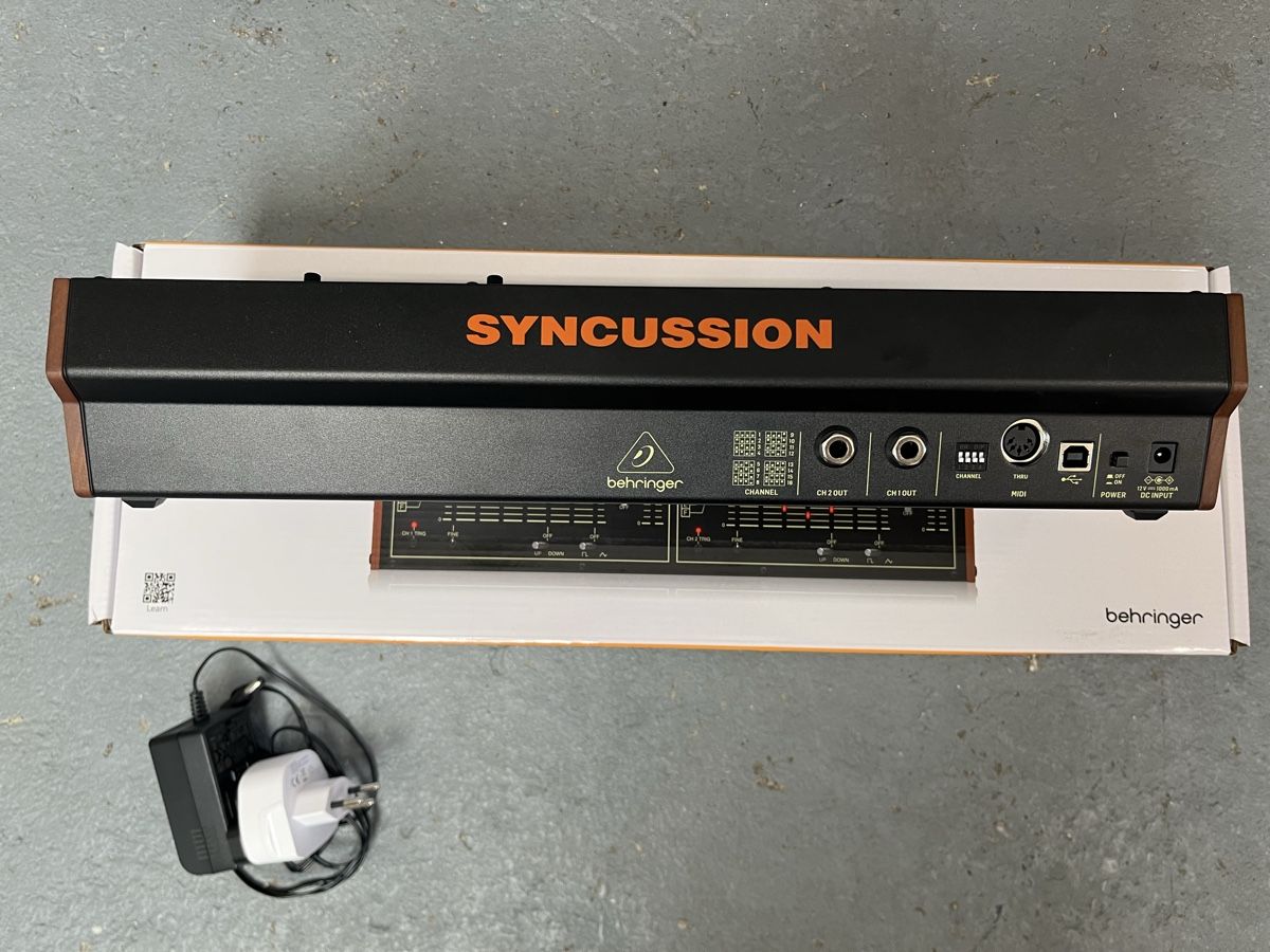 Behringer Instruments de musique: Behringer SYNCUSSION SY-1 synth/drum machine – D'occasion à Sierre par Prog_fazz 1