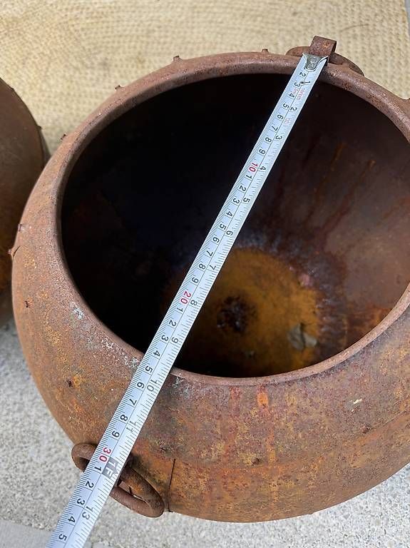 Vasi per fiori: Antiker indischer Wassertopf aus Eisen – Usato da Rüschlikon venduto da Sonnenschein567 3