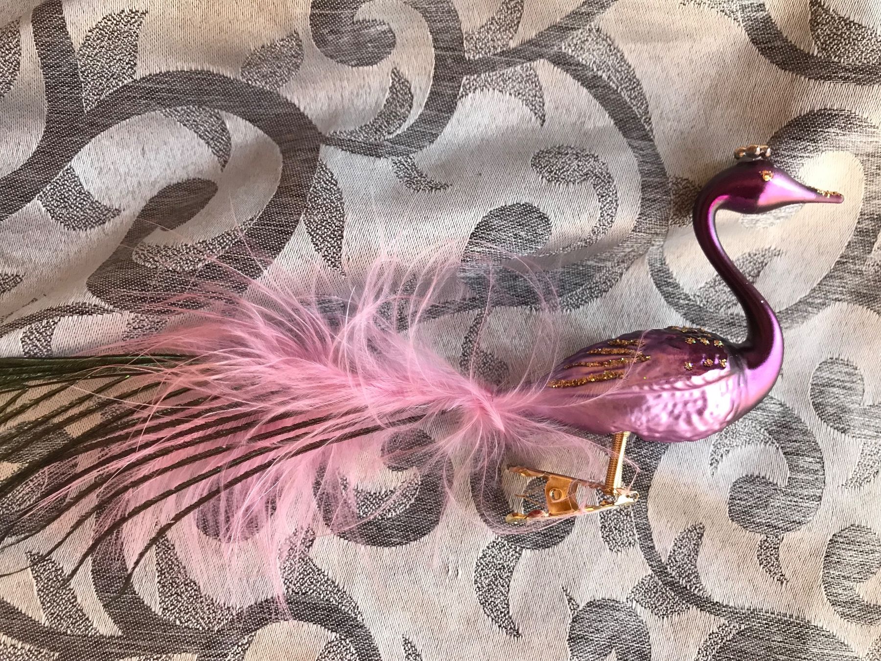 Tutte le decorazioni: Pfau lila- rosa Christbaumschmuck Vogel – Nuovo e nell'imballaggio originale da Alpnach Dorf venduto da marvo
