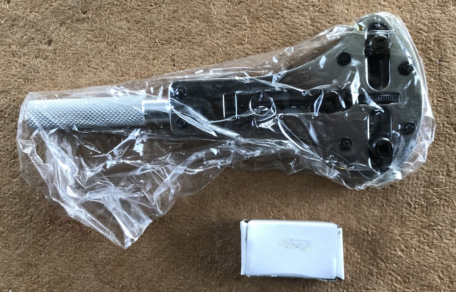 Tutti gli attrezzi: UHRENGEHÄUSEÖFFNER NEU & ORIGINALVERPACKT – Nuovo e nell'imballaggio originale da Ostermundigen venduto da Wyatt-Earp 3