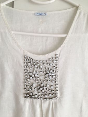 Wunderschöne lange weisse Bluse aus Leinen mit Glasperlen