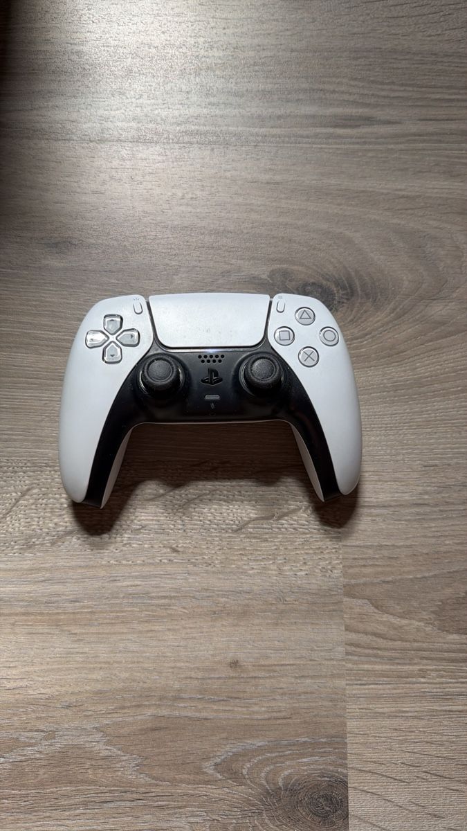 Sony Console: Playstation 5 – Usato da Colombier NE venduto da nip_5njn 1