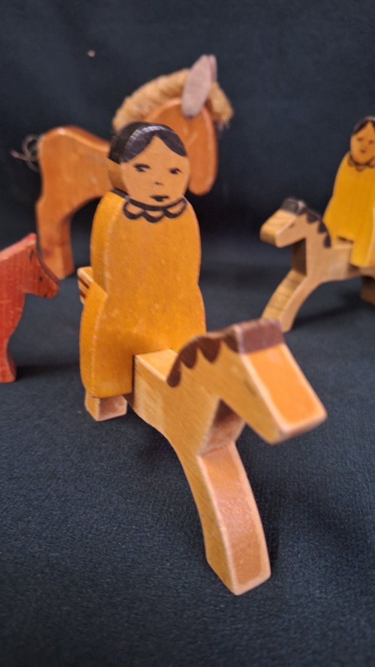 Giocattoli: Vintage Holz-Pferdchen mit 2  Männchen – Usato da Arlesheim venduto da shopradl 2