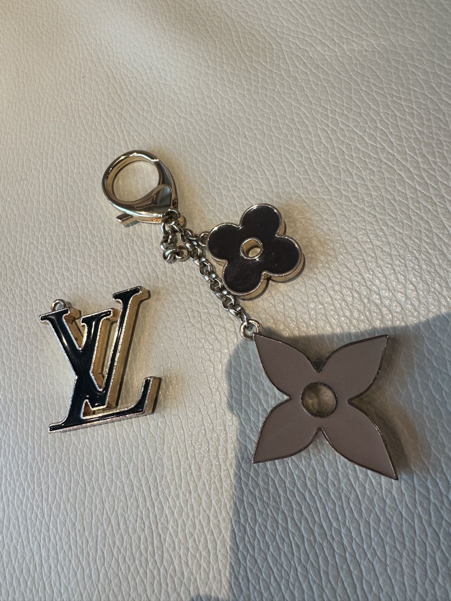 Portachiavi: Louis Vuitton Schlüsselanhänger – Usato da Luzern venduto da ariazalea