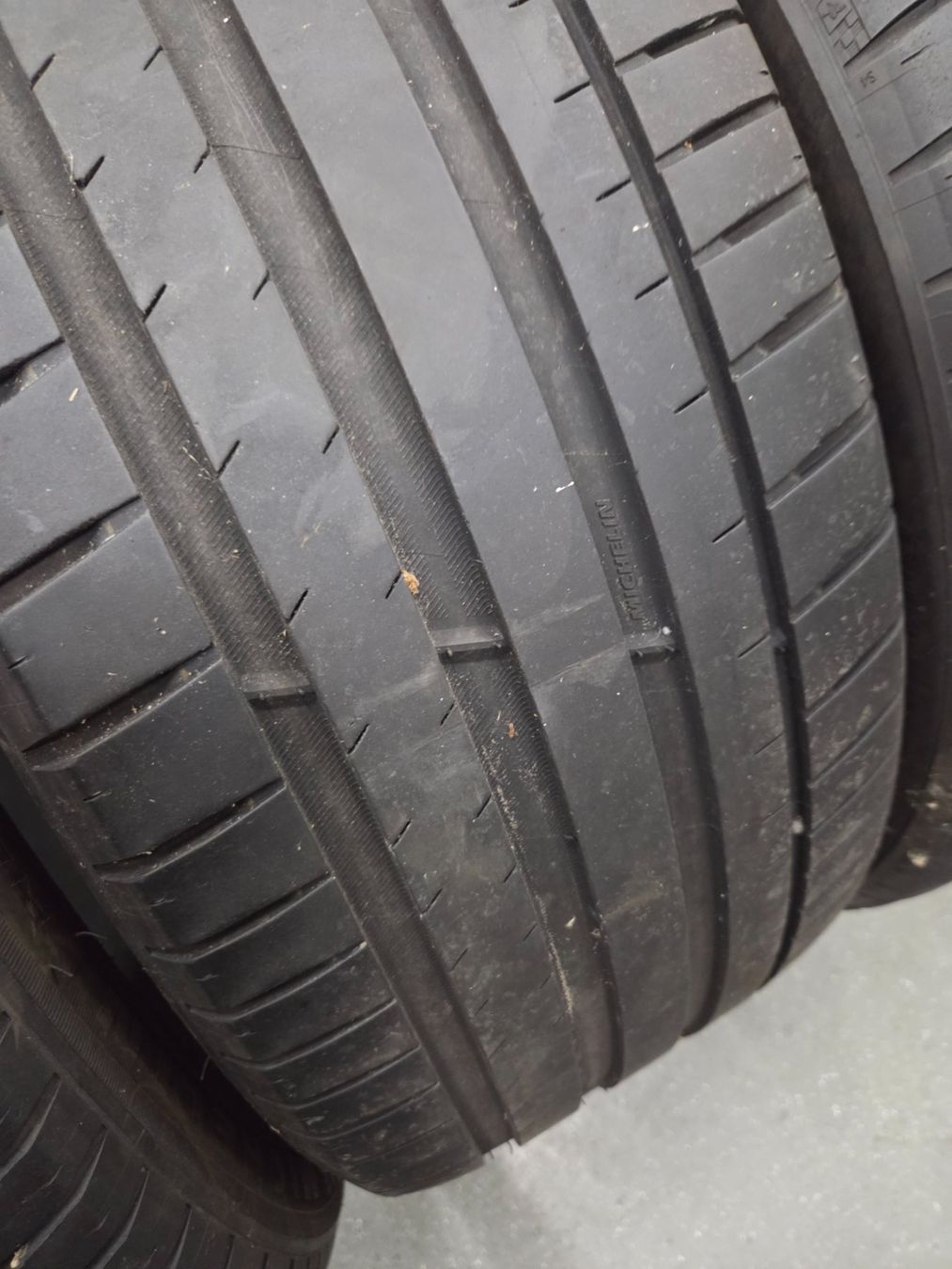 Pneus & Kompletträder: 225 / 45 R 20  Michelin Sport – Gebraucht aus Fischbach-Göslikon von Emanuel.Bardhi 1