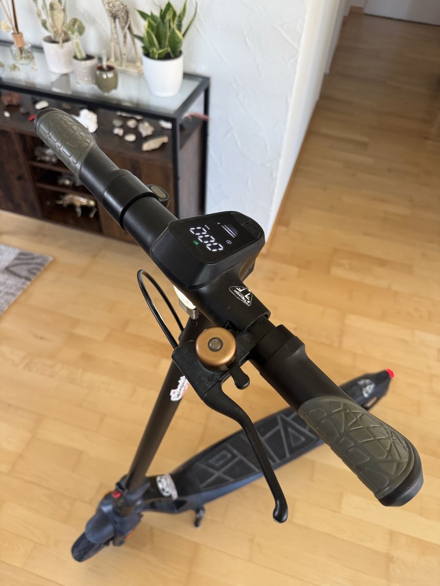 VMAX Kickboard: E-Scooter VMAX VX1 300W – D'occasion à Wädenswil par alximik0 1