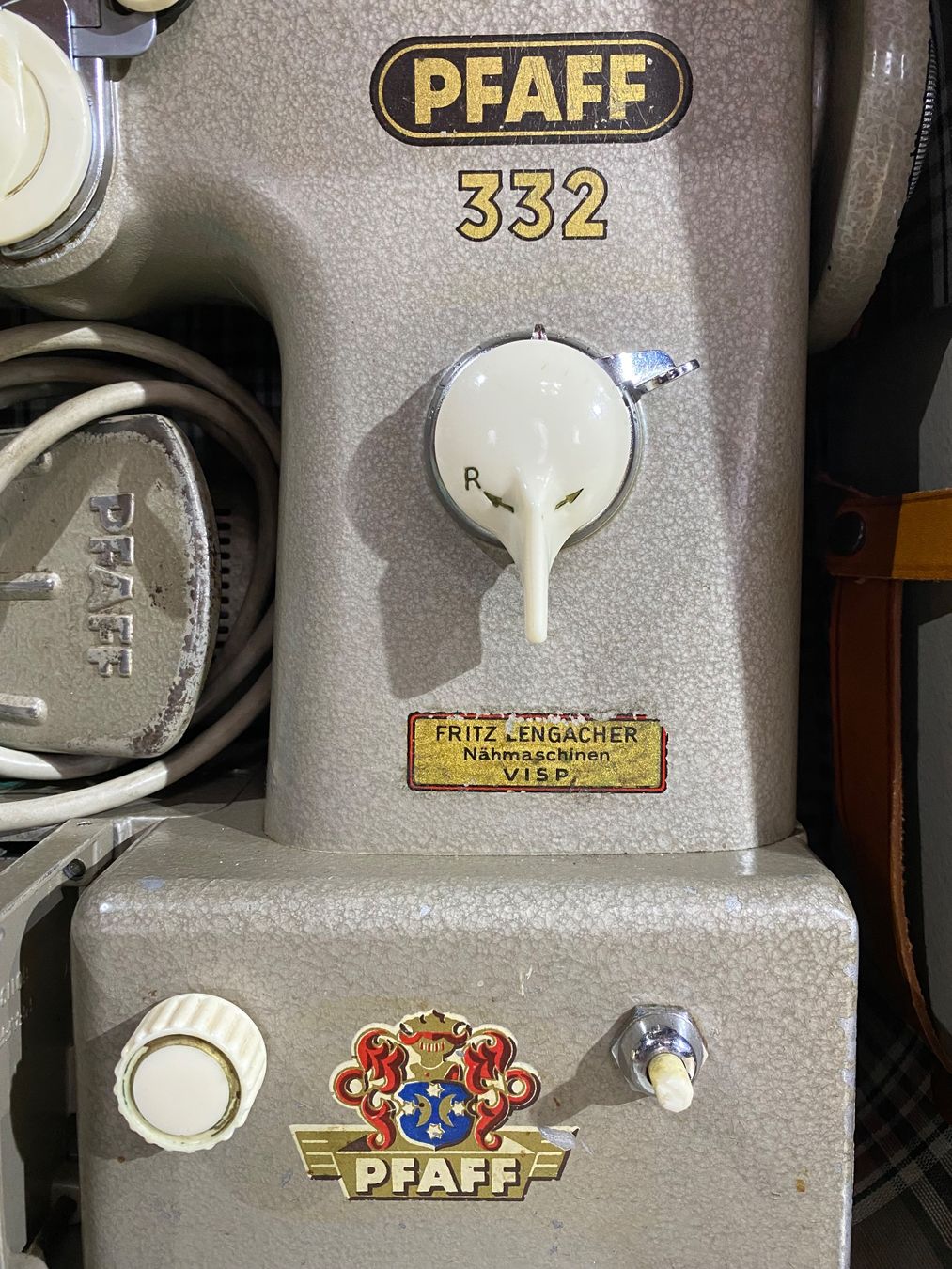 Pfaff Macchine da cucire: Top Pfaff Modell 332 Automatic - schöne Nähmaschine – Usato da Brügg BE venduto da Busima 6