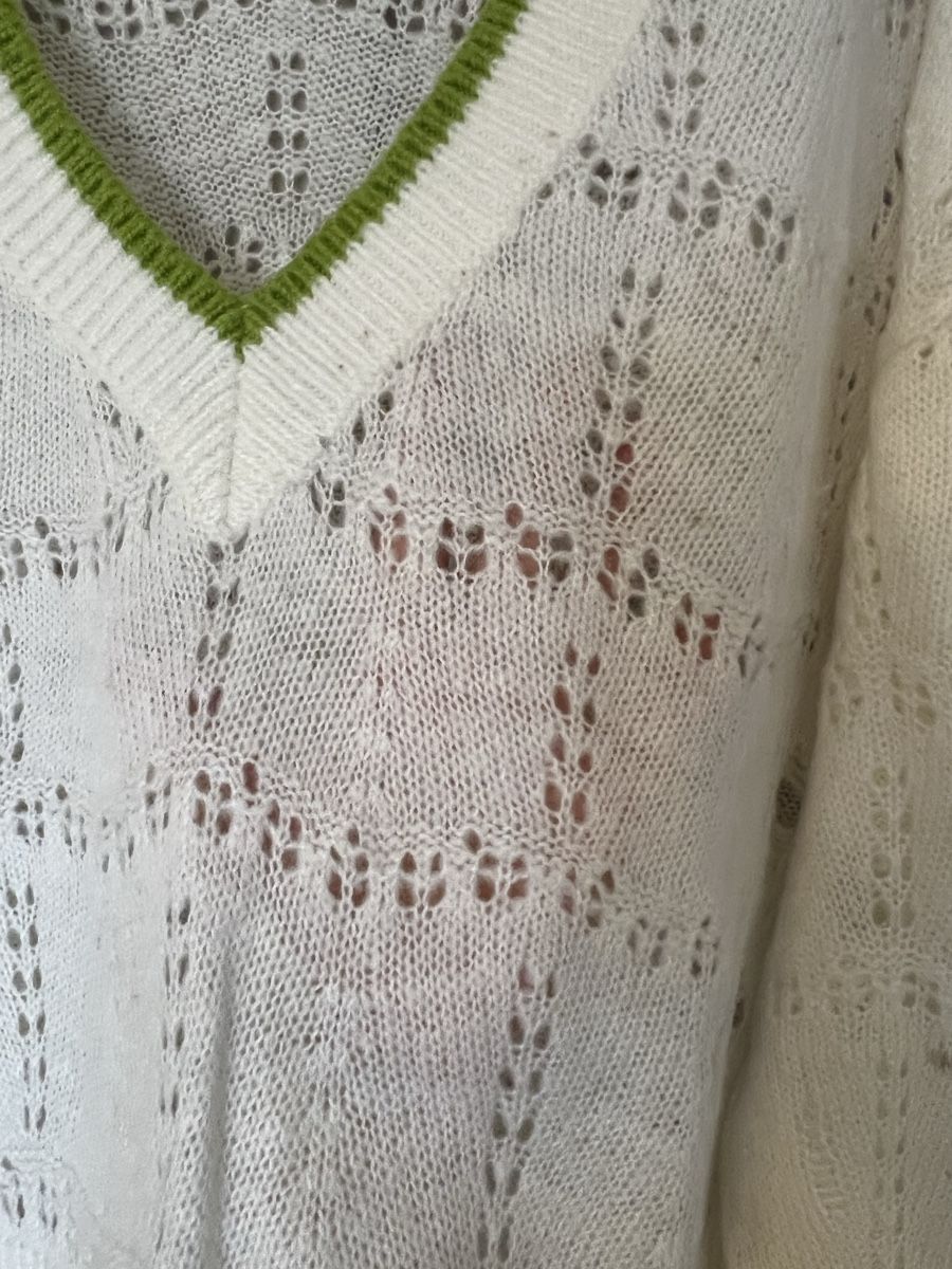 Maglioni & Felpe: Ripped effect white sweater – Usato da Zollikon venduto da jud_cmm9 1