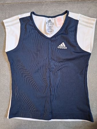 Sportshirt von Adidas, Grösse 128/134