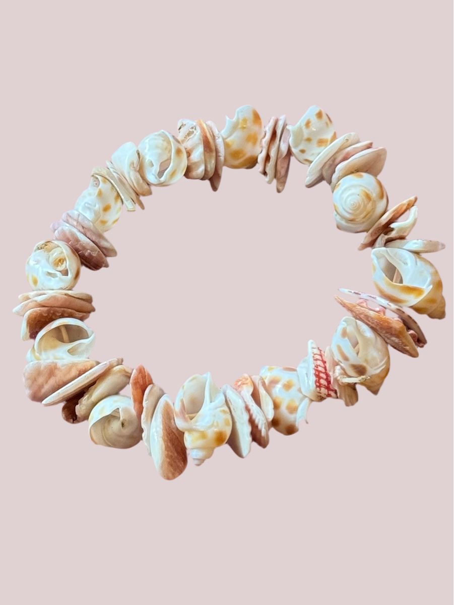 Bracciali & Braccialetti: Unique Seashell Bracelet - Perfect Summer Accessory! – Usato da Zürich venduto da olalinda