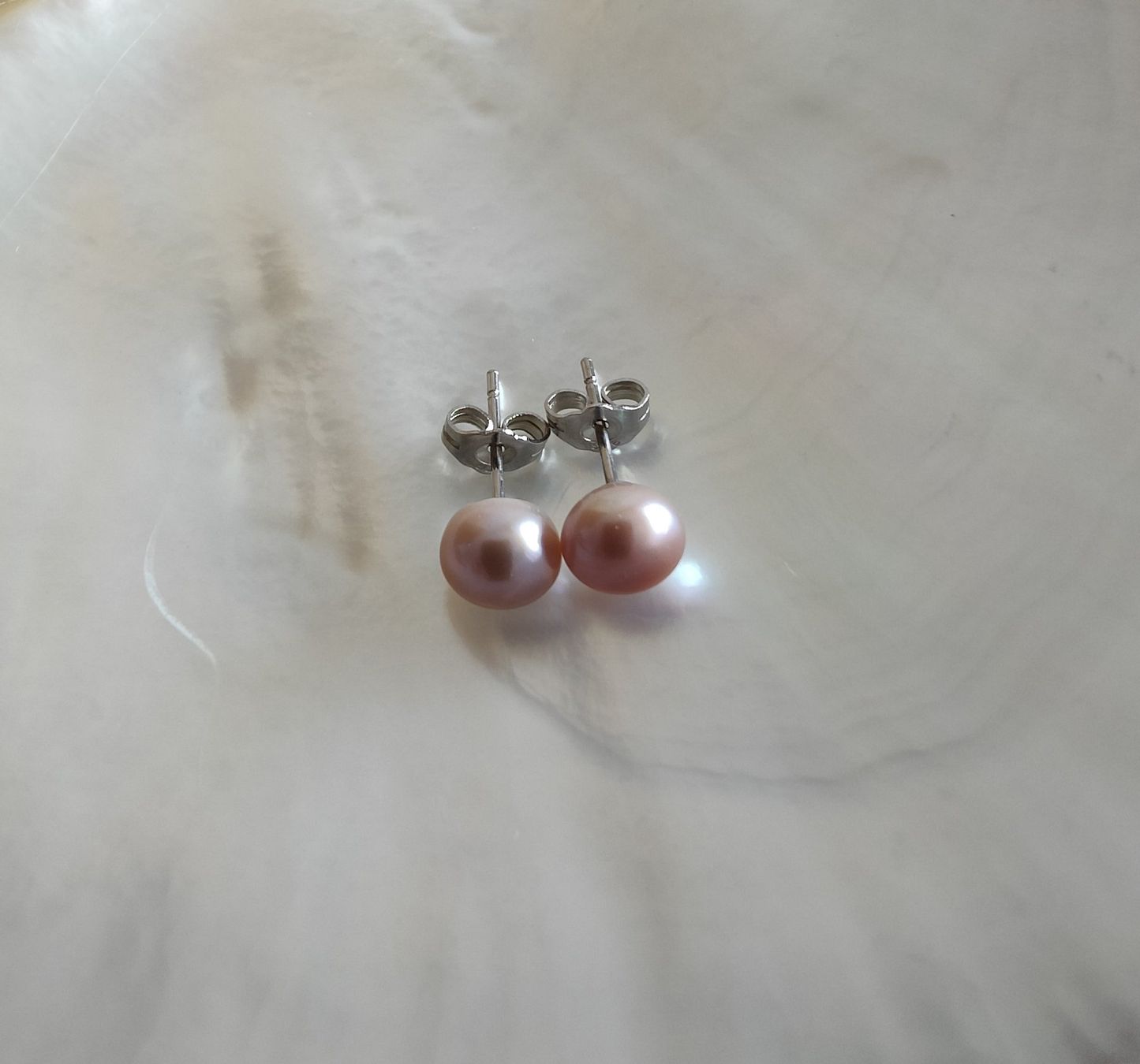 Orecchini pendenti & Orecchini a lobo: Süsswasserperle Ohrstecker 7mm, Lila – Nuovo e nell'imballaggio originale da Rümlang venduto da 21f 3