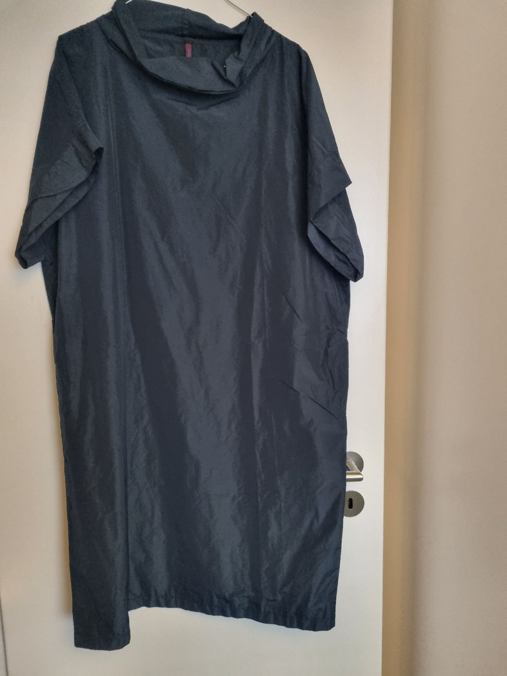 Katharina Hovman Vestiti: Katharina Hovman Kleid – Nuovo (secondo la descrizione) da Kriens venduto da IZZIBIZZI